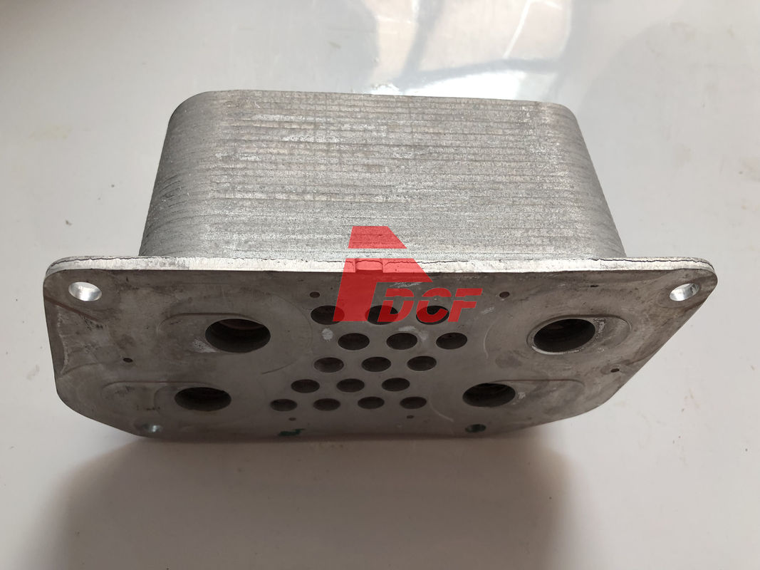 D6D เครื่องยนต์ น้ำมัน คูลเลอร์ Cover Core สำหรับชิ้นส่วนเครื่องจักรรถขุด
